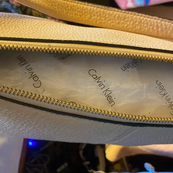 Calvin Klein Beige Angelina soft pebbled leather hand/shoulder, crossbody hobo. - Picture 11 of 13